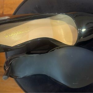 Black pointed toe pump NEW